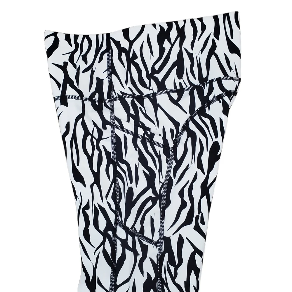 Zyia • Safari Pocket Brilliant Leggings